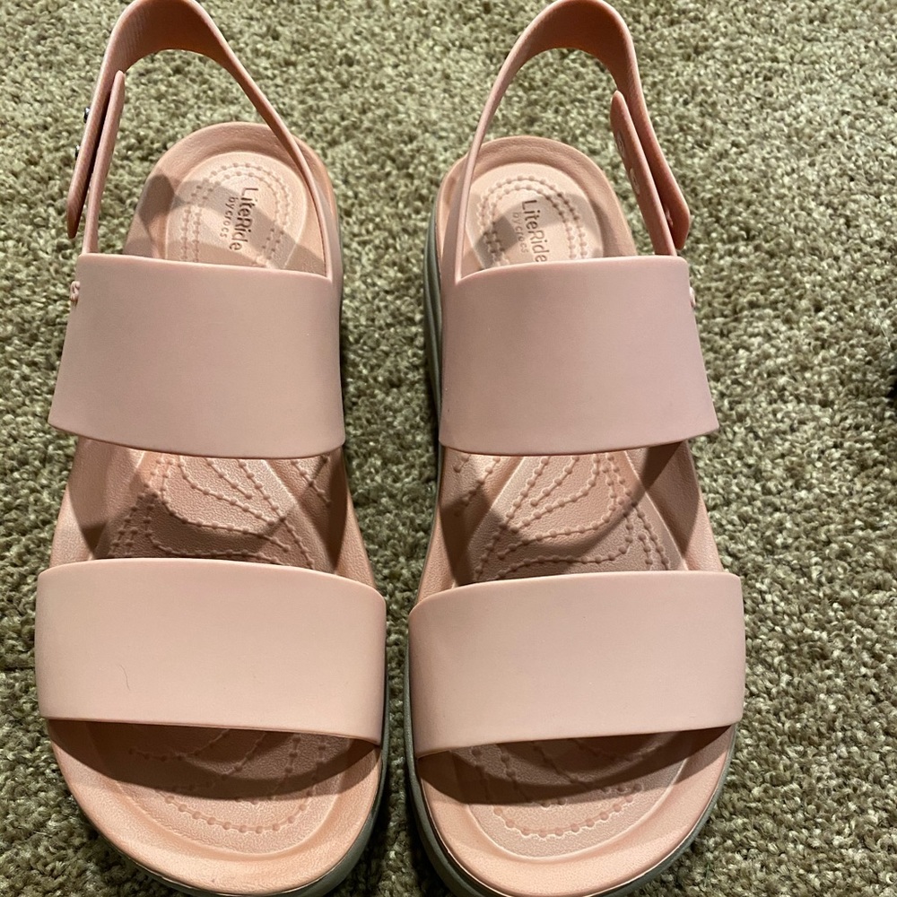 Crocs Brooklyn Low Wedge